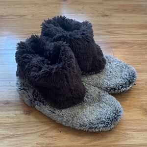 Cozy Dearfoam Slippers ✨ Size 9/10